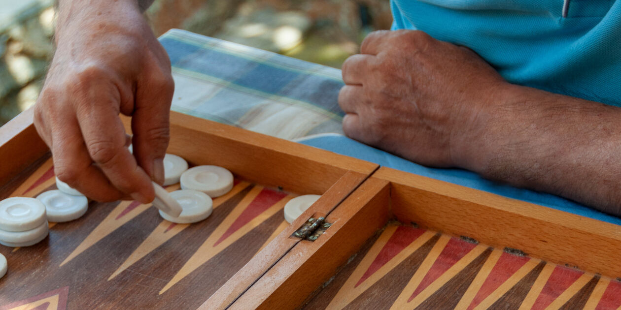 Hommes jouant au backgammon - Grèce